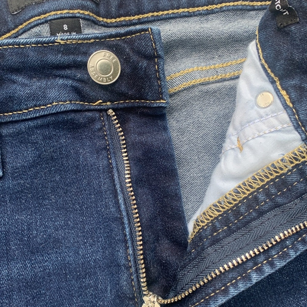 FREE ASSEMBLY Blue Straight Leg Jeans with Classic Style - Picture 6 of 15